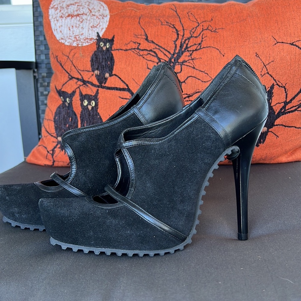 NEW! Velika Heels